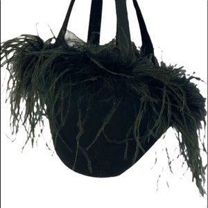 Black purse with feathers drawstring closure❤️sale